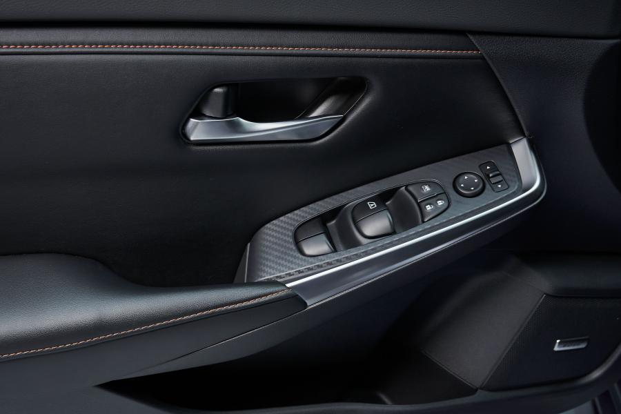 Детали интерьера Nissan Sentra SR 2020 года  (NA) (фото 40 из 51)